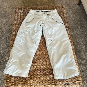 Oakley snowboarding pants. Light gray. Zipper venting. Insulated. Size S